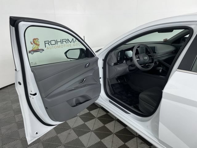 New 2026 Hyundai Elantra SEL Sport Premium FWD image 17