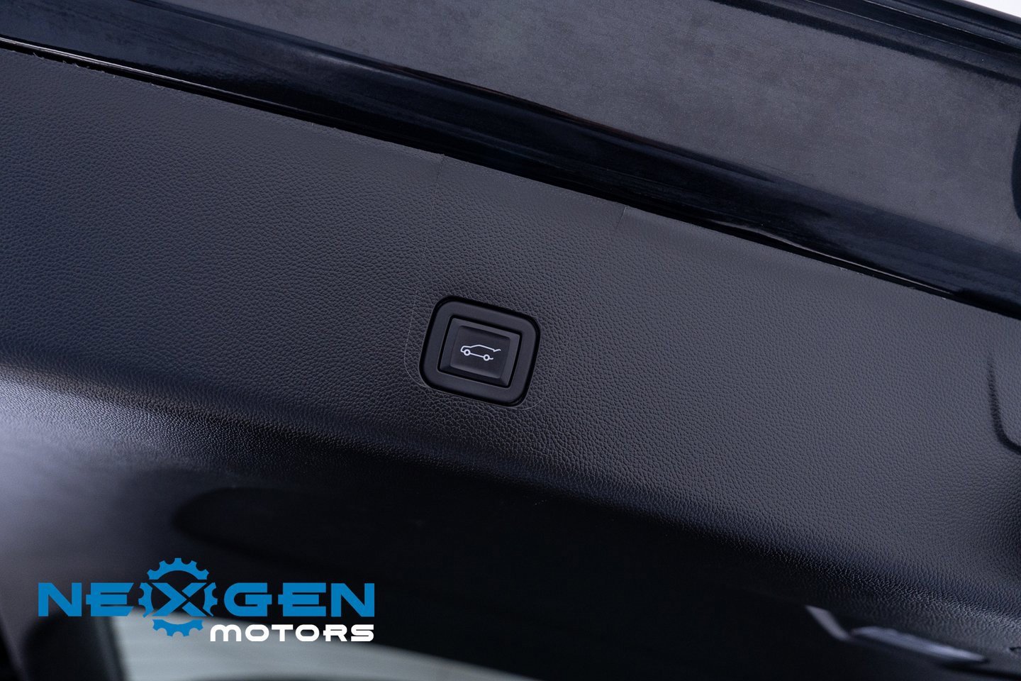 Used 2023 Chevrolet Traverse High Country image 47