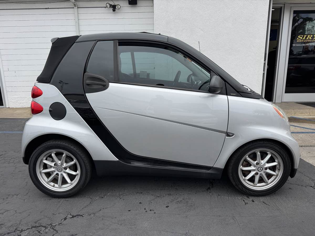 Used 2009 smart fortwo passion RWD image 7