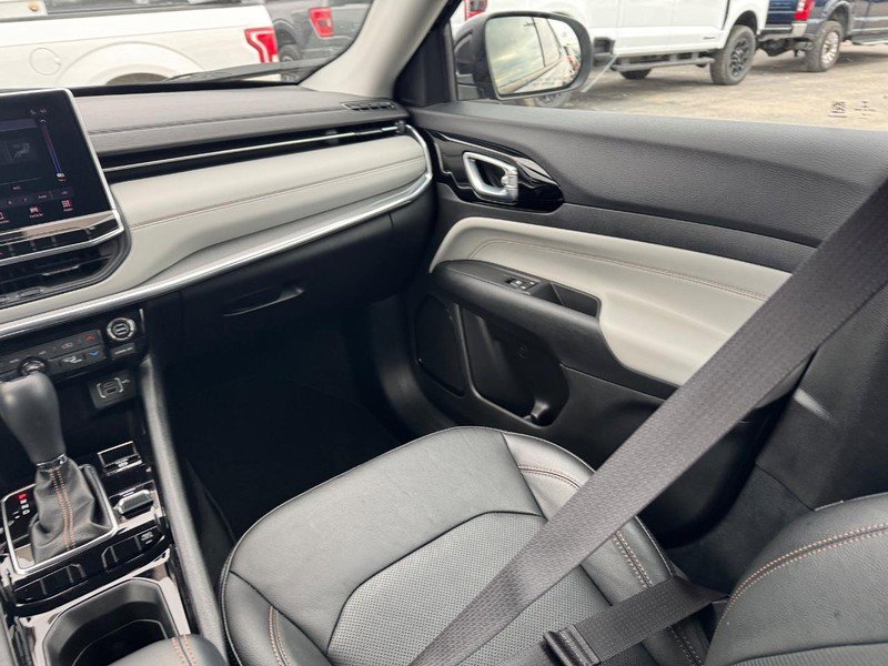 Used 2022 Jeep Compass Limited image 15