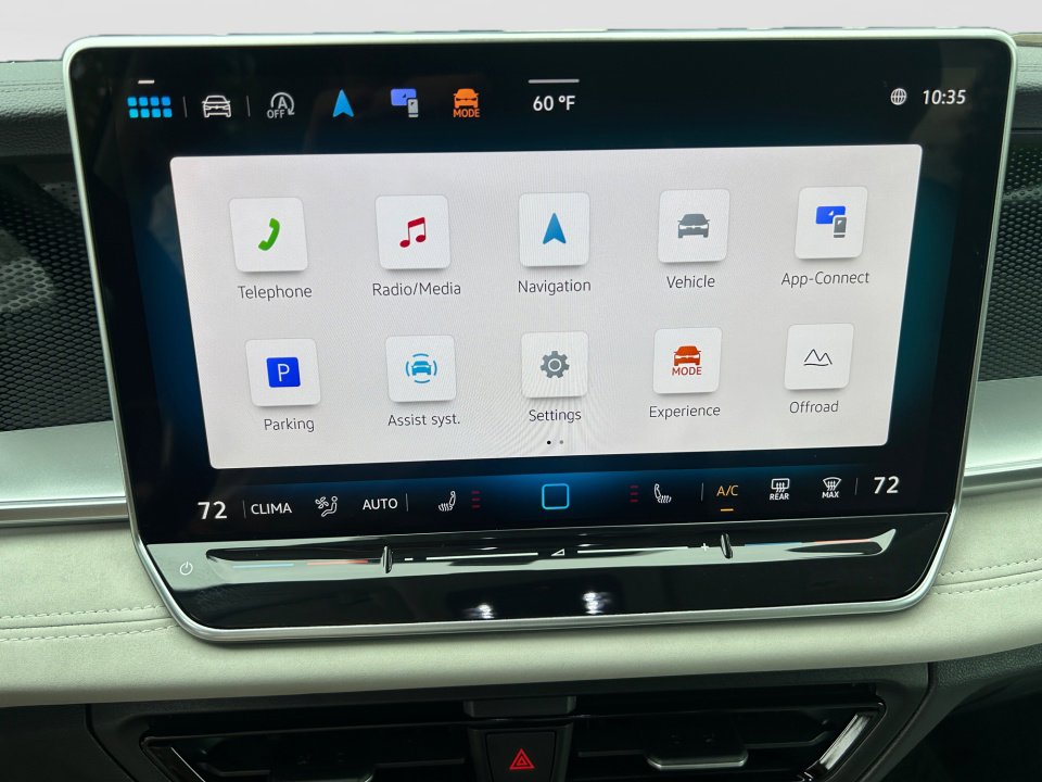 Certified 2025 Volkswagen Tiguan SE AWD/4WD image 17