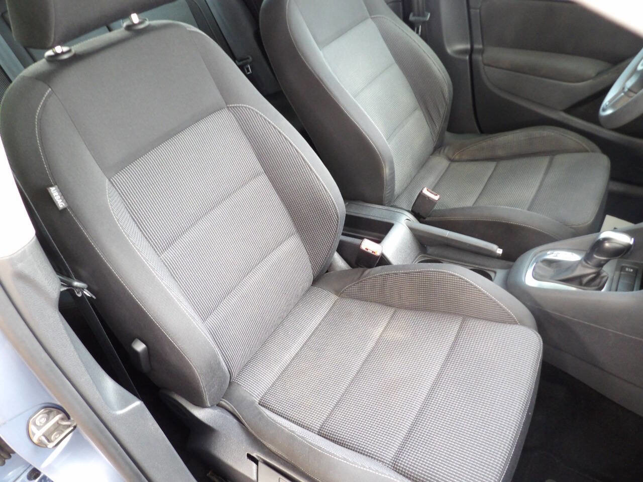 Used 2011 Volkswagen Golf 4-Door image 30