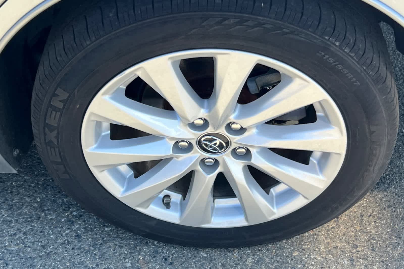 Used 2019 Toyota Camry LE FWD image 22