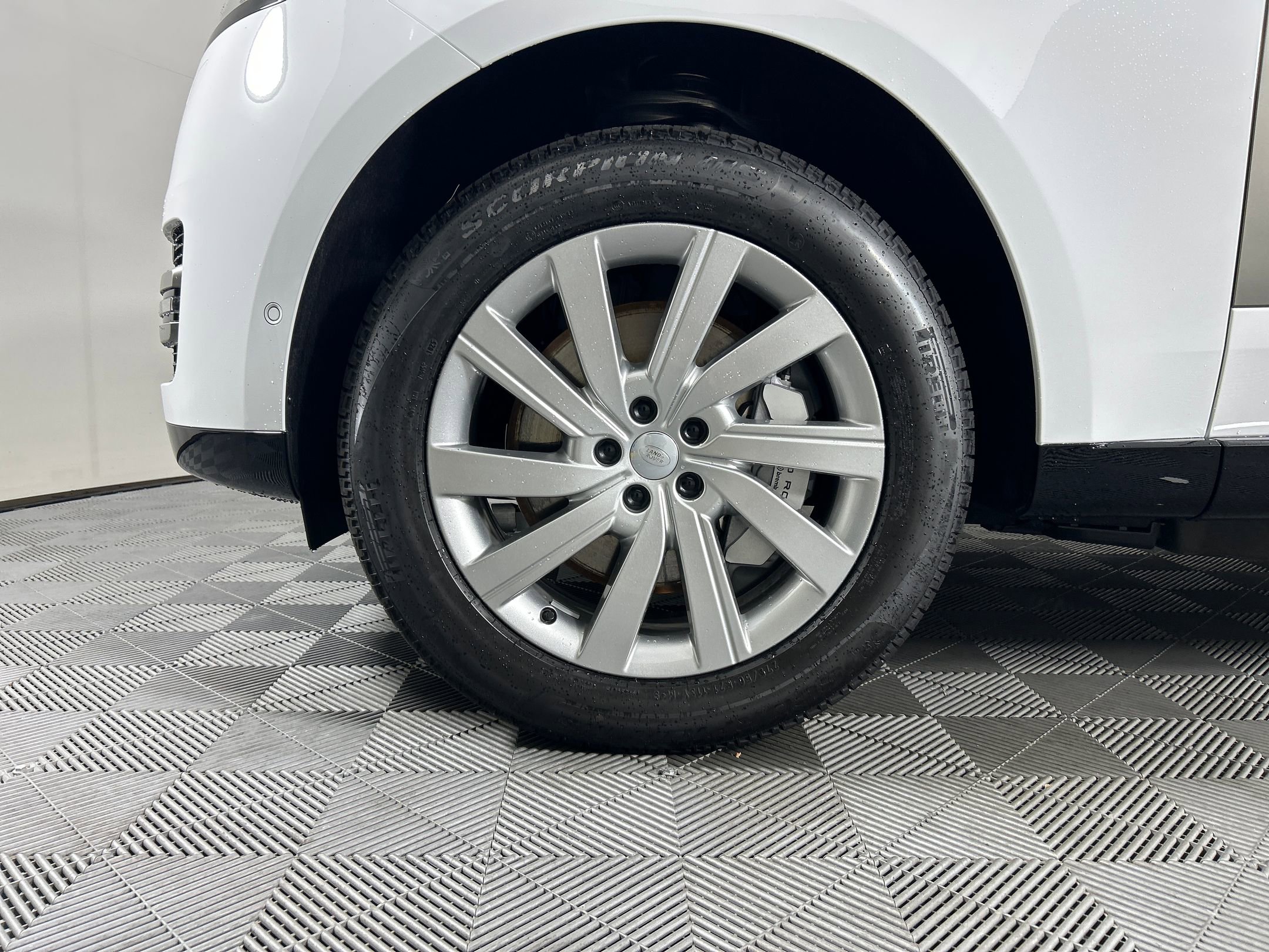 New 2025 Land Rover Range Rover SE image 9