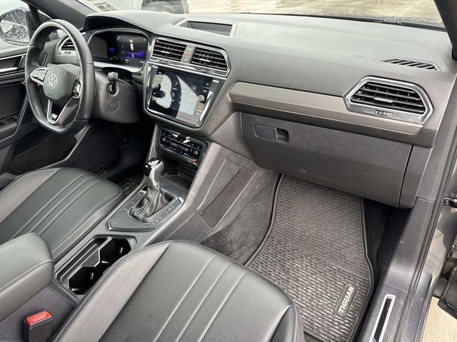 Used 2024 Volkswagen Tiguan SE R-Line FWD image 18