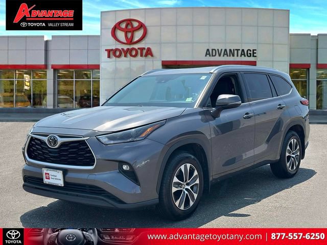 Certified 2021 Toyota Highlander XLE AWD/4WD image 4