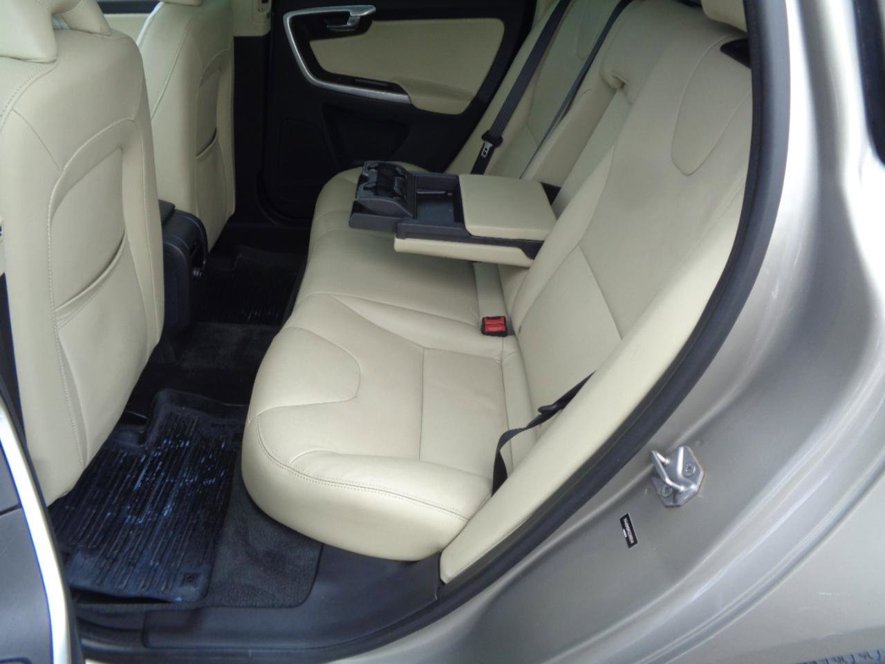 Used 2016 Volvo XC60 T5 Platinum w/ Protection Package FWD image 24
