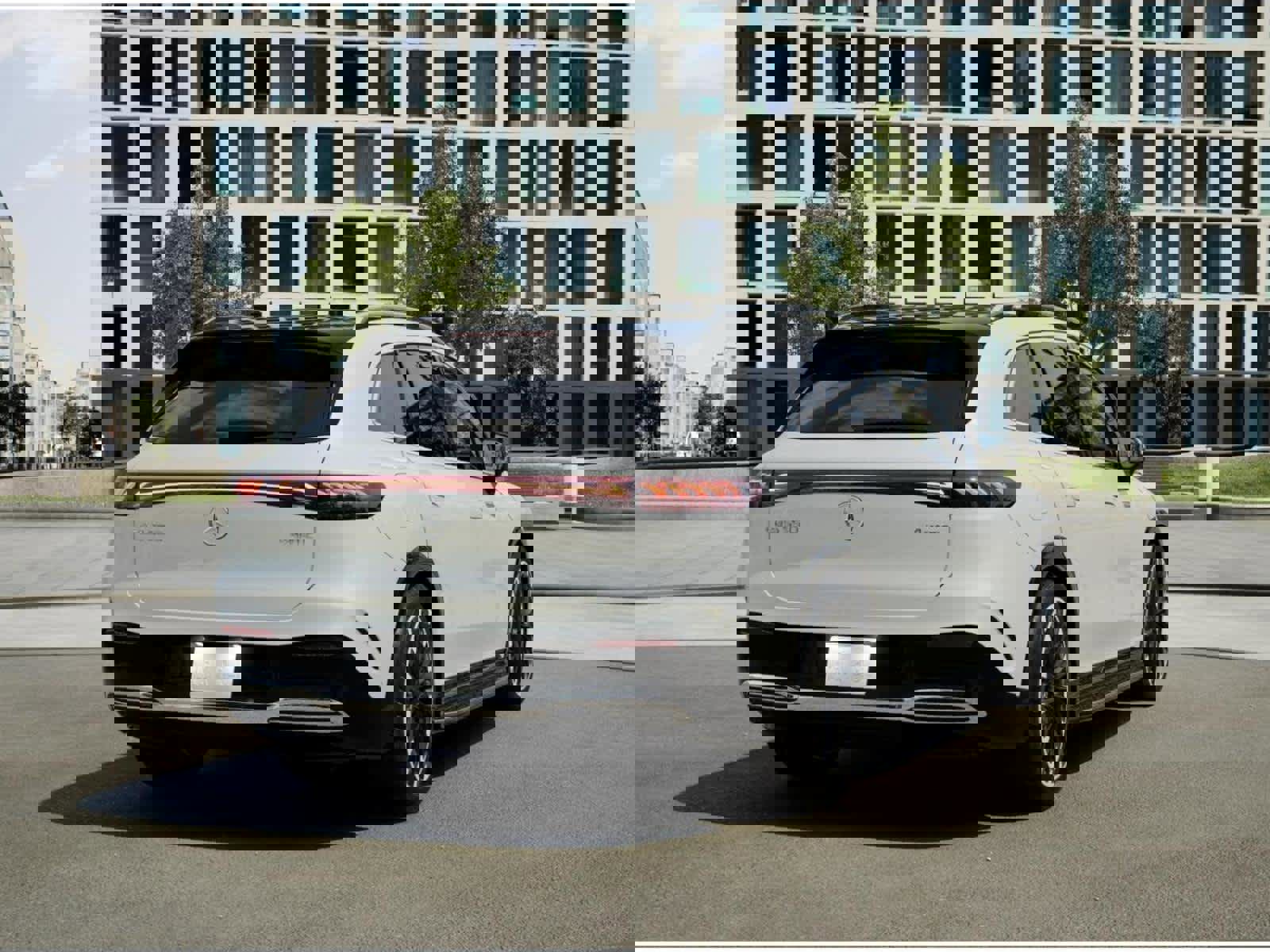 New 2026 Mercedes-Benz EQS 550 4MATIC SUV image 22