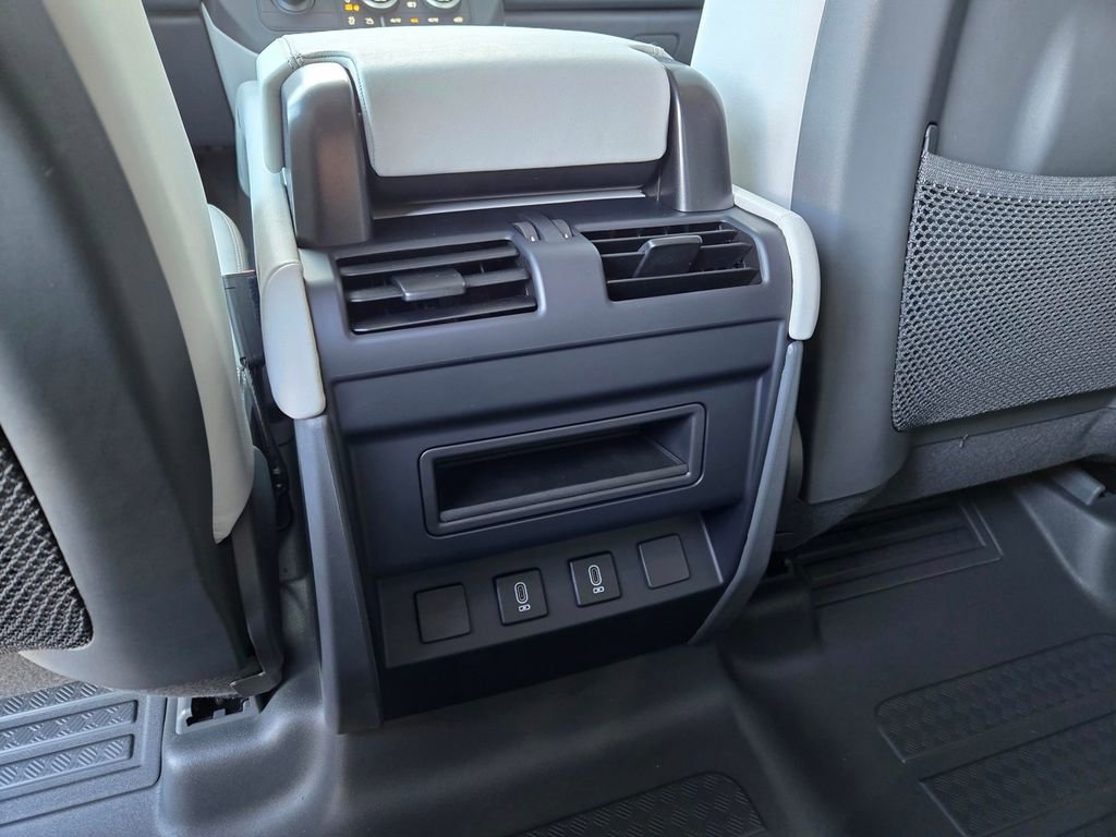 New 2026 Land Rover Defender 110 X-Dynamic SE image 8