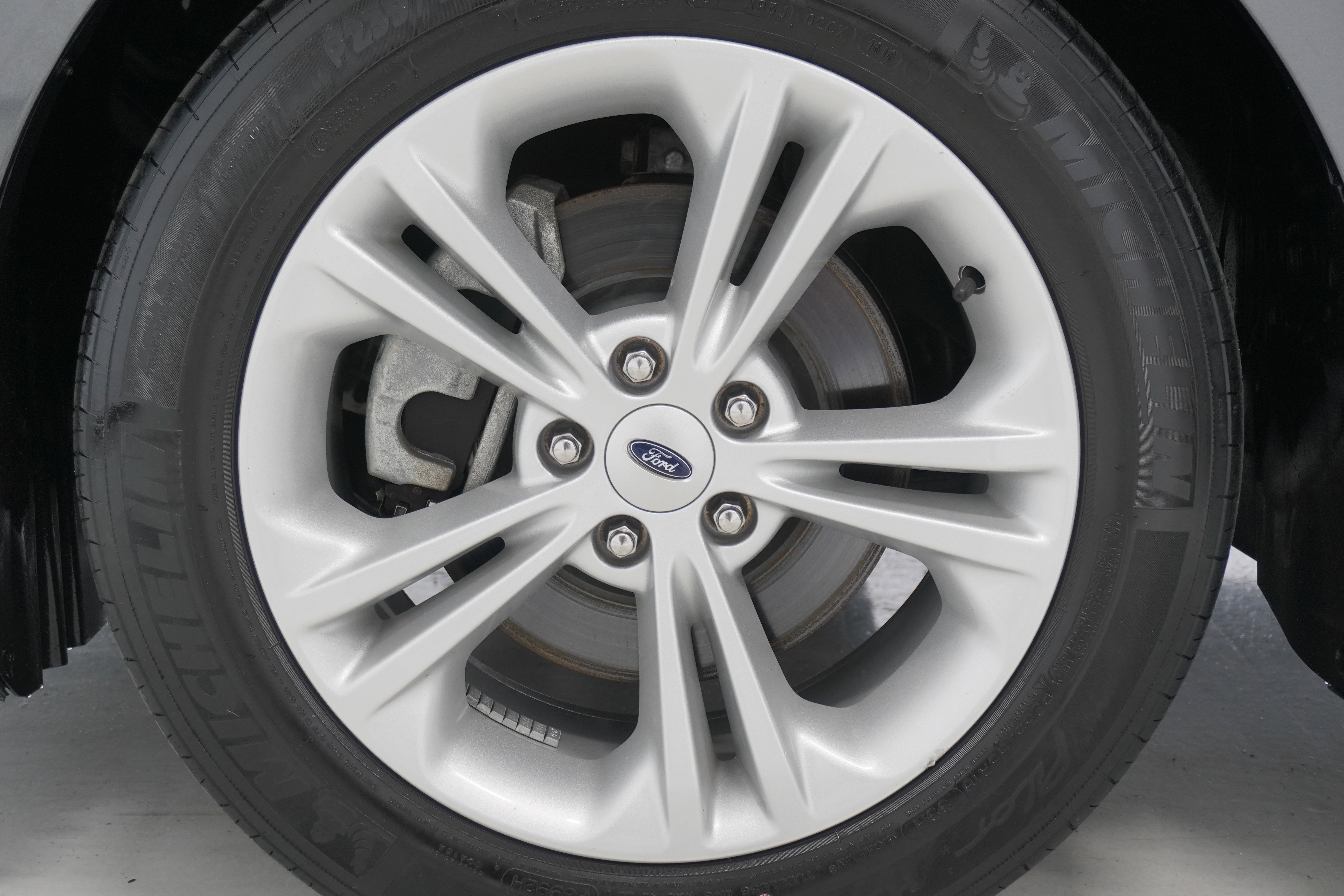 Used 2018 Ford Taurus SE image 23