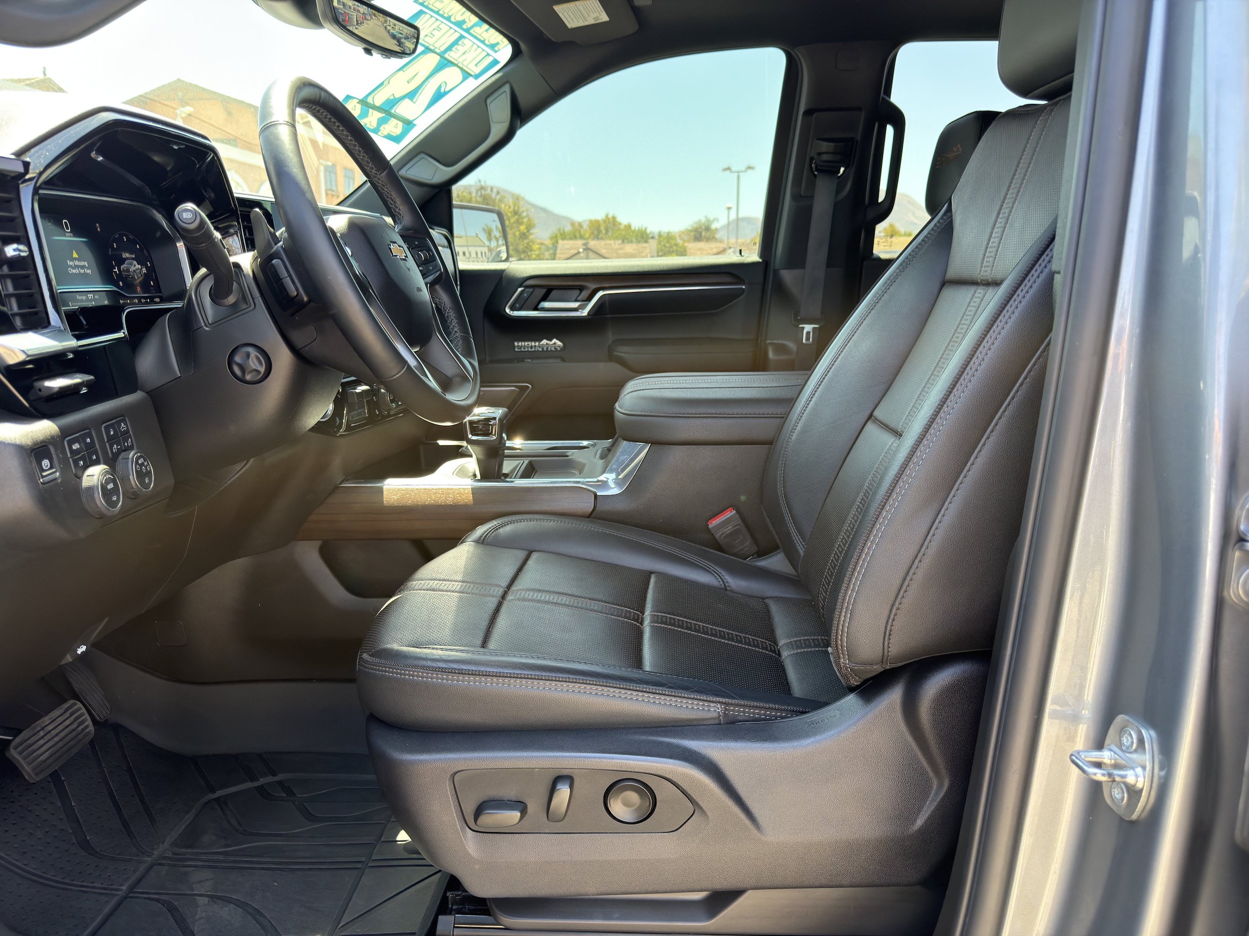 Used 2024 Chevrolet Silverado 1500 High Country w/ High Country Premium Package AWD/4WD image 28