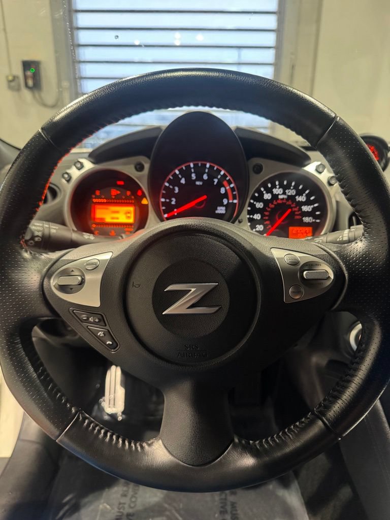 Used 2020 Nissan 370Z Coupe RWD image 15