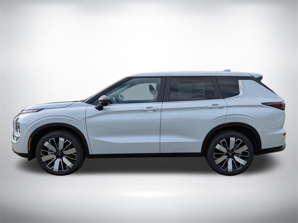 New 2025 Mitsubishi Outlander SE image 7