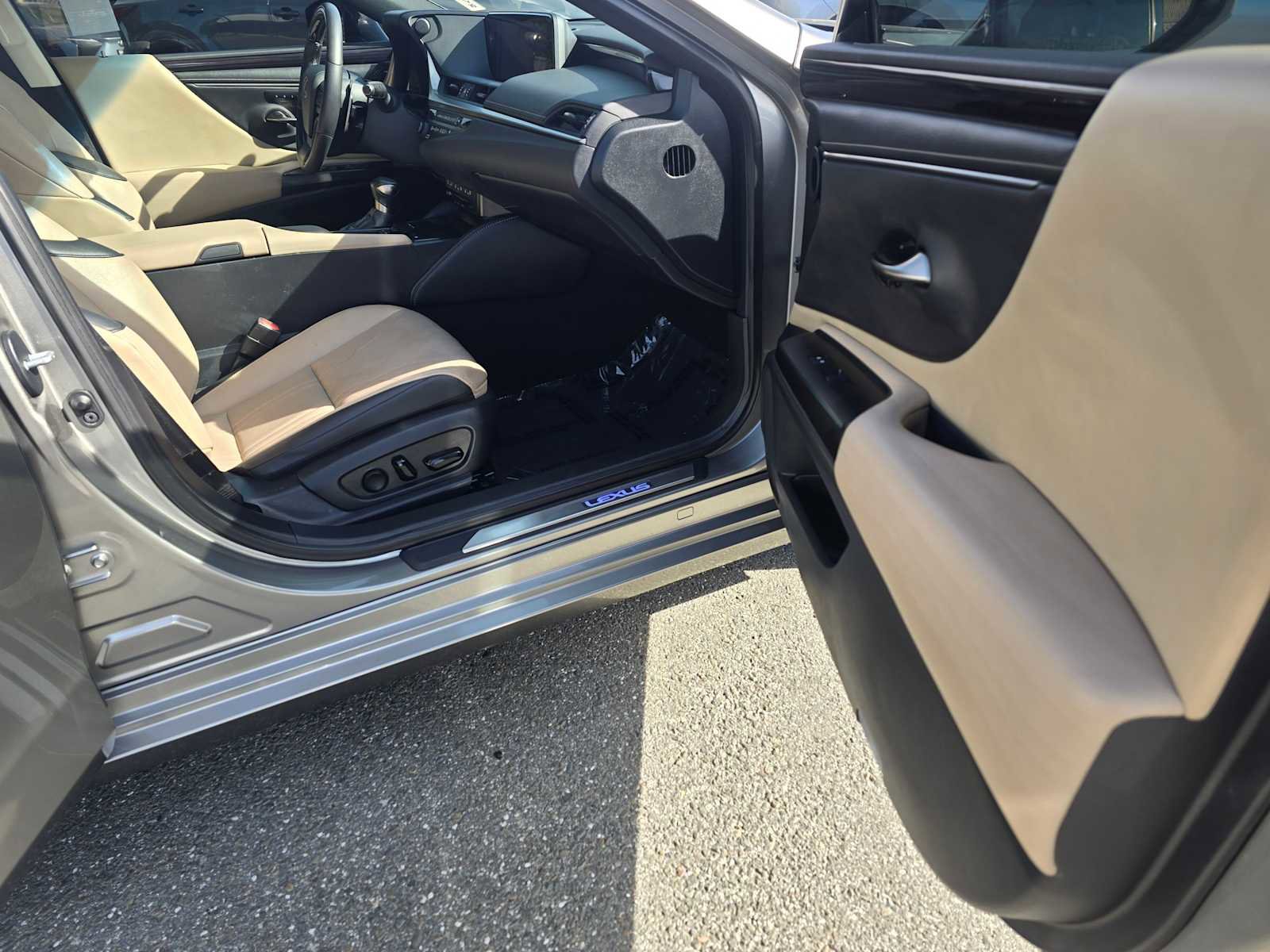 Used 2019 Lexus ES 300h image 10