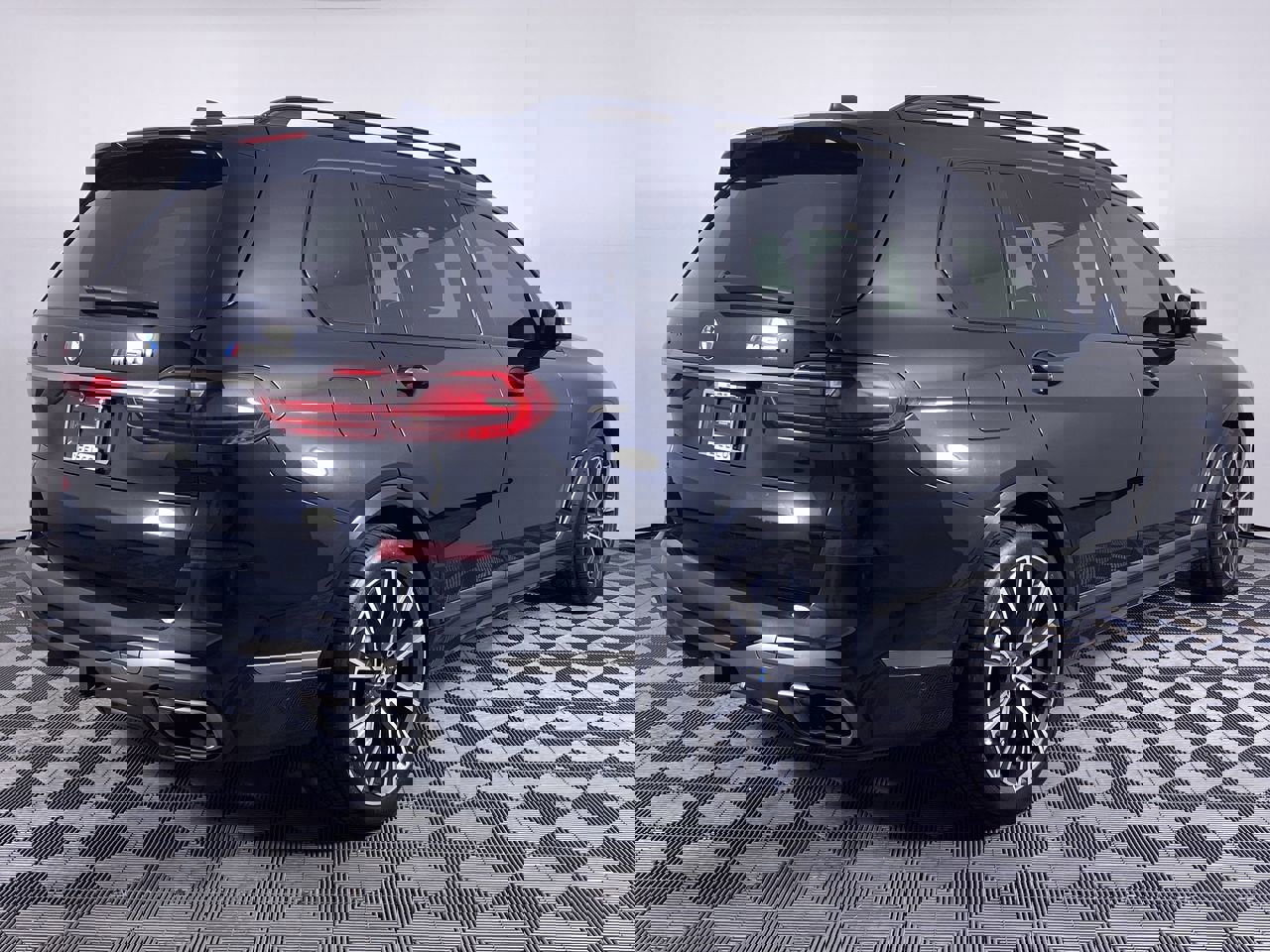 Used 2021 BMW X7 M50i w/ Executive Package image 21