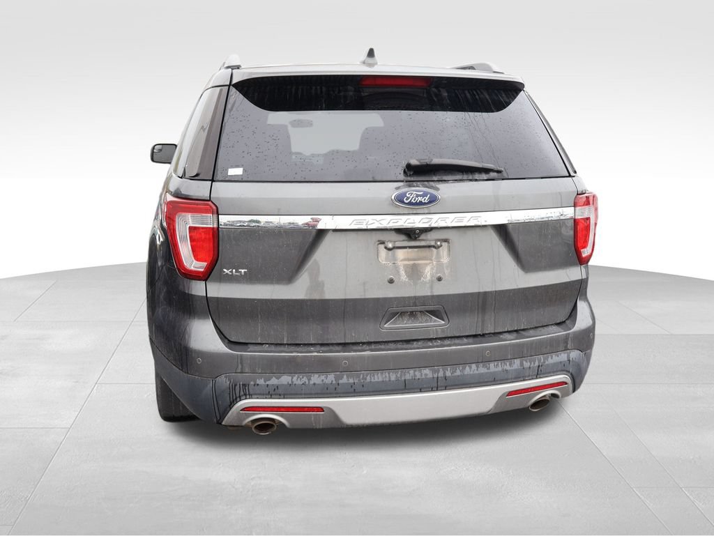 Used 2017 Ford Explorer XLT w/ Equipment Group 202A FWD image 19