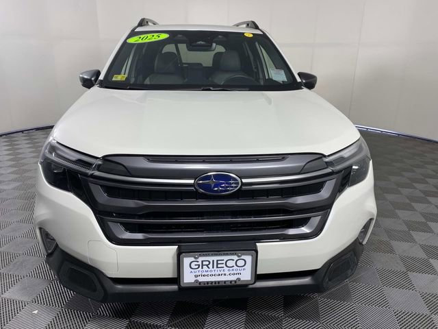 Used 2025 Subaru Forester Limited image 3