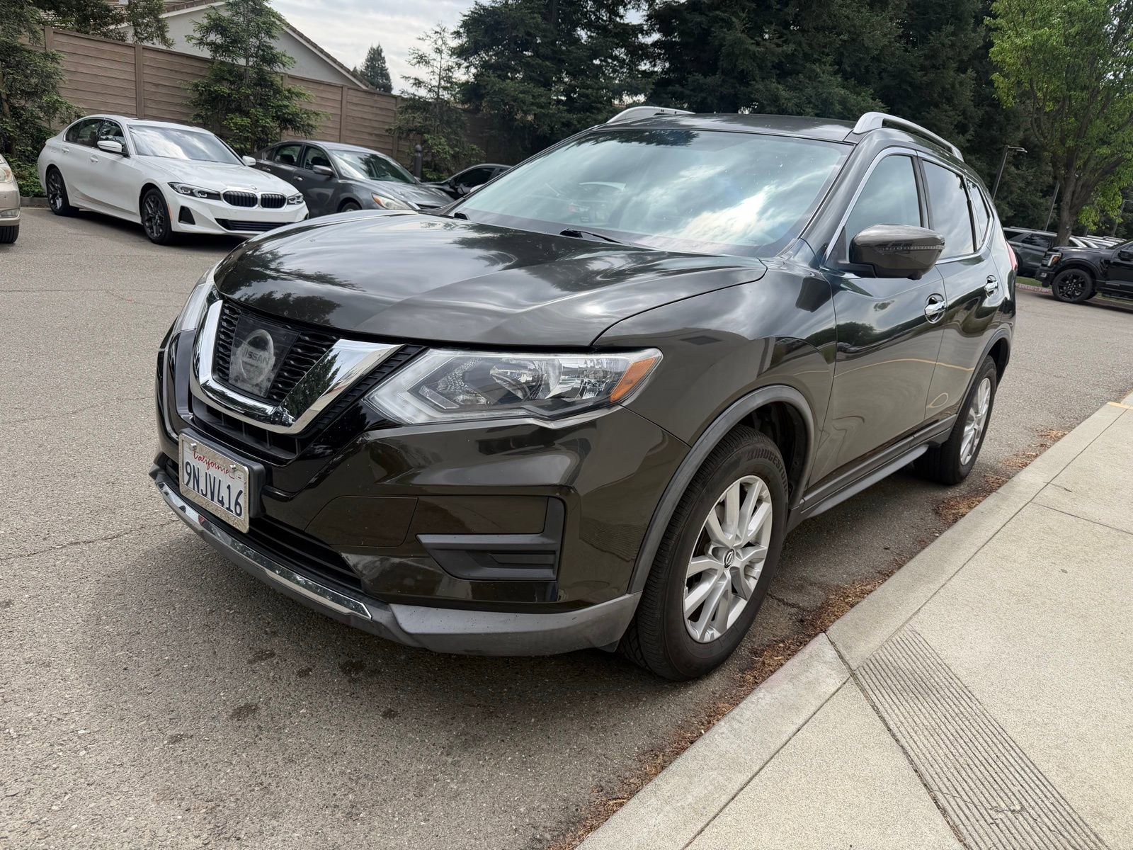 Used 2017 Nissan Rogue SV w/ SV Premium Package video 1