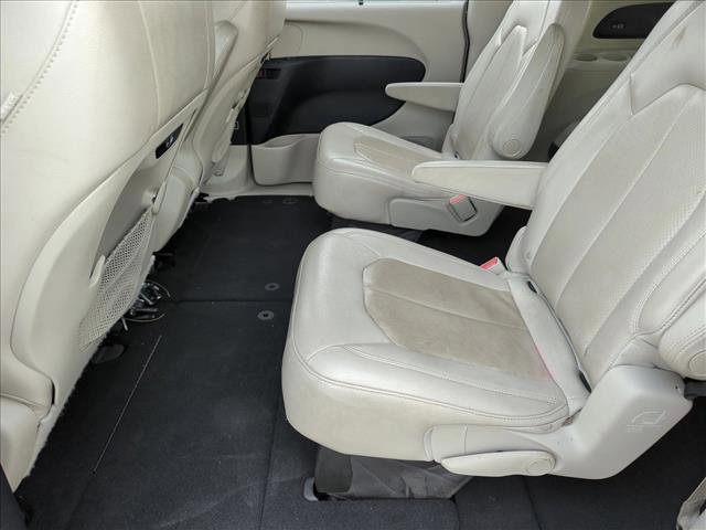 Used 2021 Chrysler Pacifica Touring-L w/ Premium & Safety Sphere Group FWD image 17