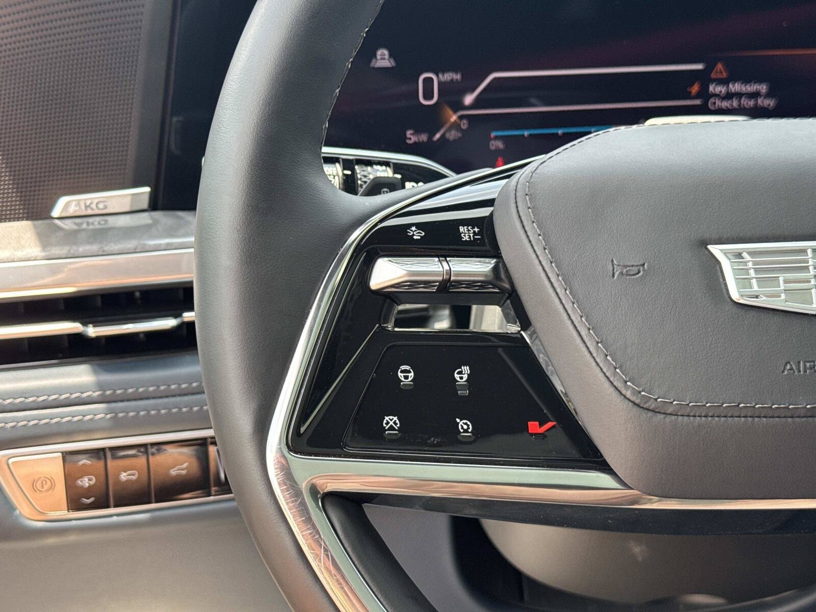 Certified 2025 Cadillac Escalade IQ Luxury 2 w/ LPO, Premium Carpet Package AWD/4WD image 17