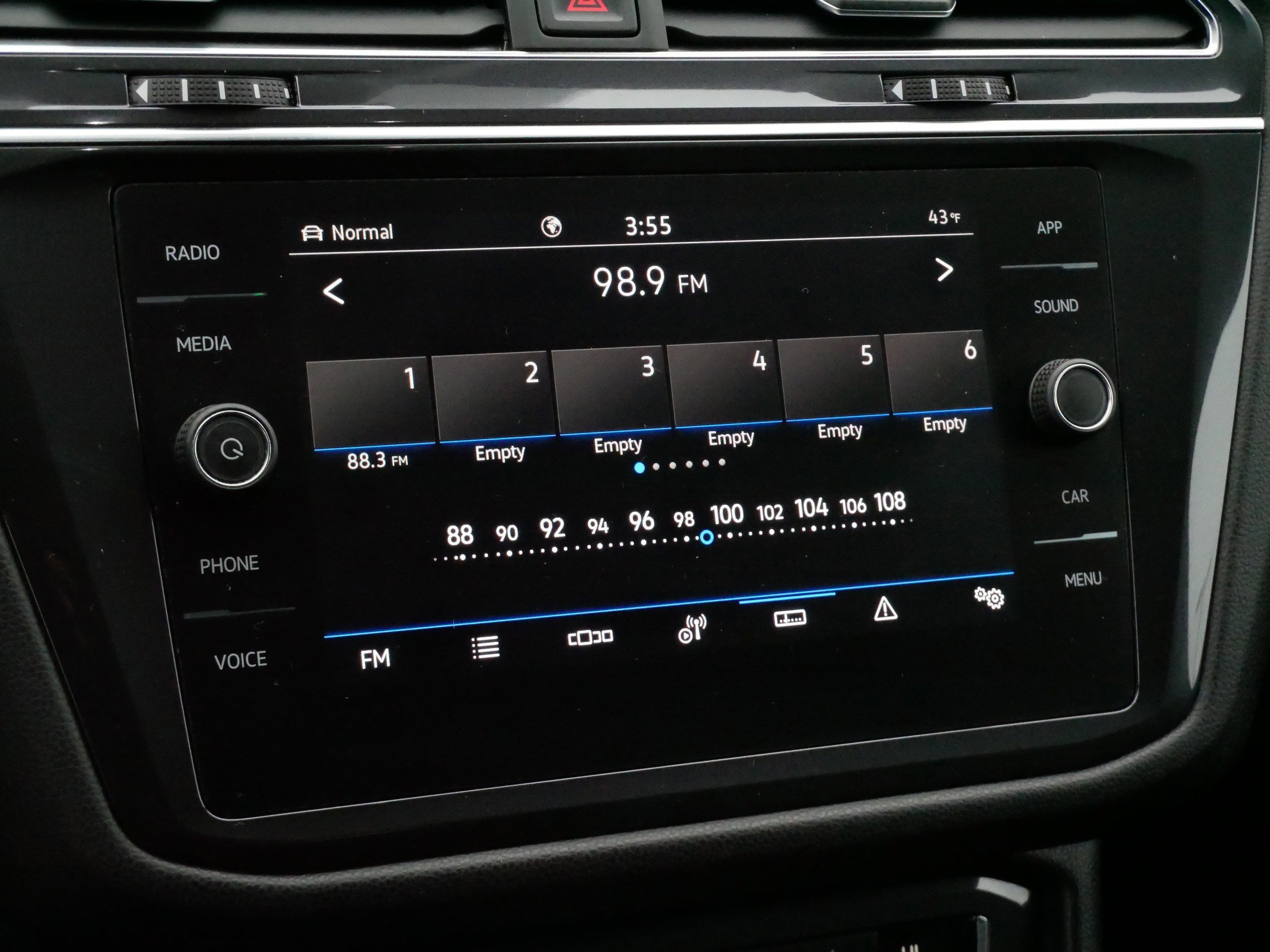 Used 2021 Volkswagen Tiguan SE R-Line image 22