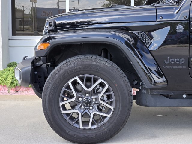 Used 2026 Jeep Wrangler Unlimited Sahara AWD/4WD image 8