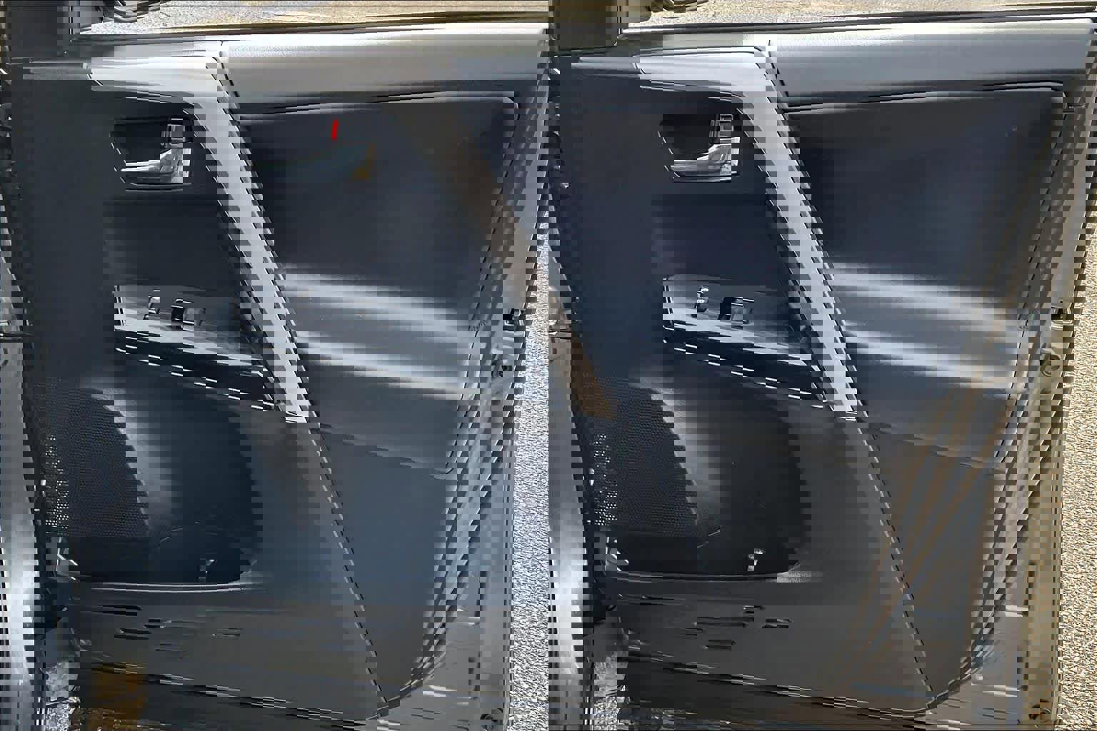 Used 2018 Toyota RAV4 Limited image 22