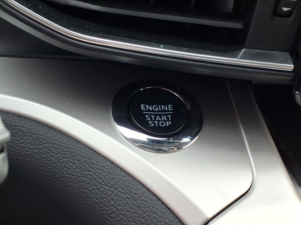 Used 2022 Ford Explorer XLT w/ Equipment Group 202A image 18