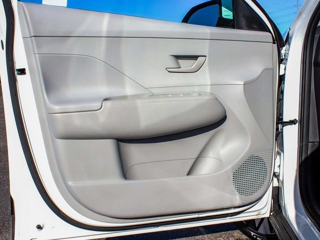 Used 2024 Hyundai Kona SE image 8