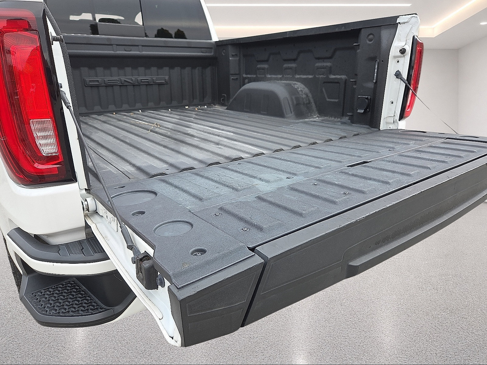 Used 2019 GMC Sierra 1500 Denali w/ Denali Ultimate Package AWD/4WD image 9