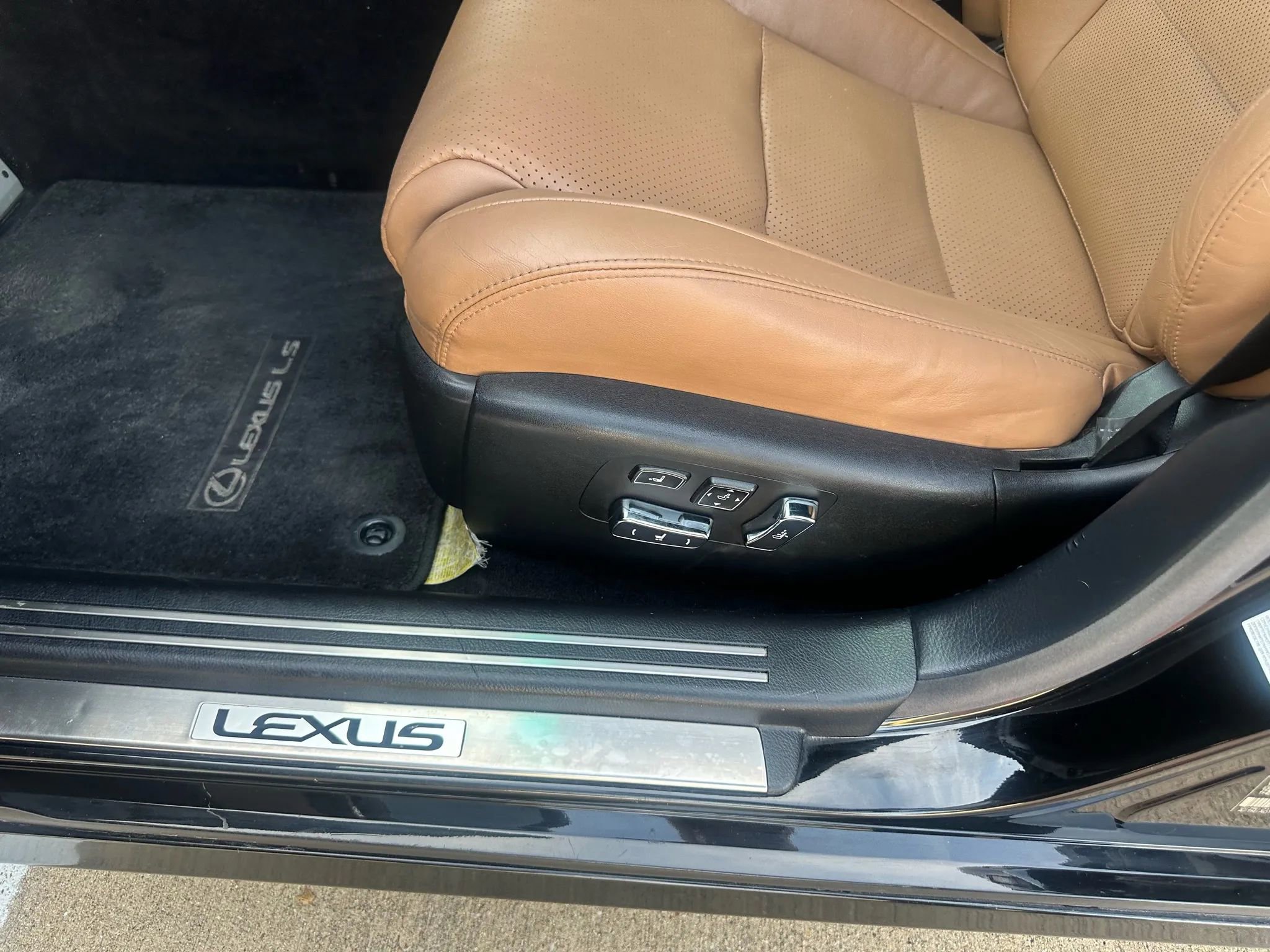 Used 2016 Lexus LS 460 image 32