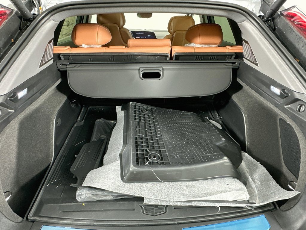 New 2027 Cadillac Optiq Premium Luxury w/ LPO, Floor Liner Package AWD/4WD image 34