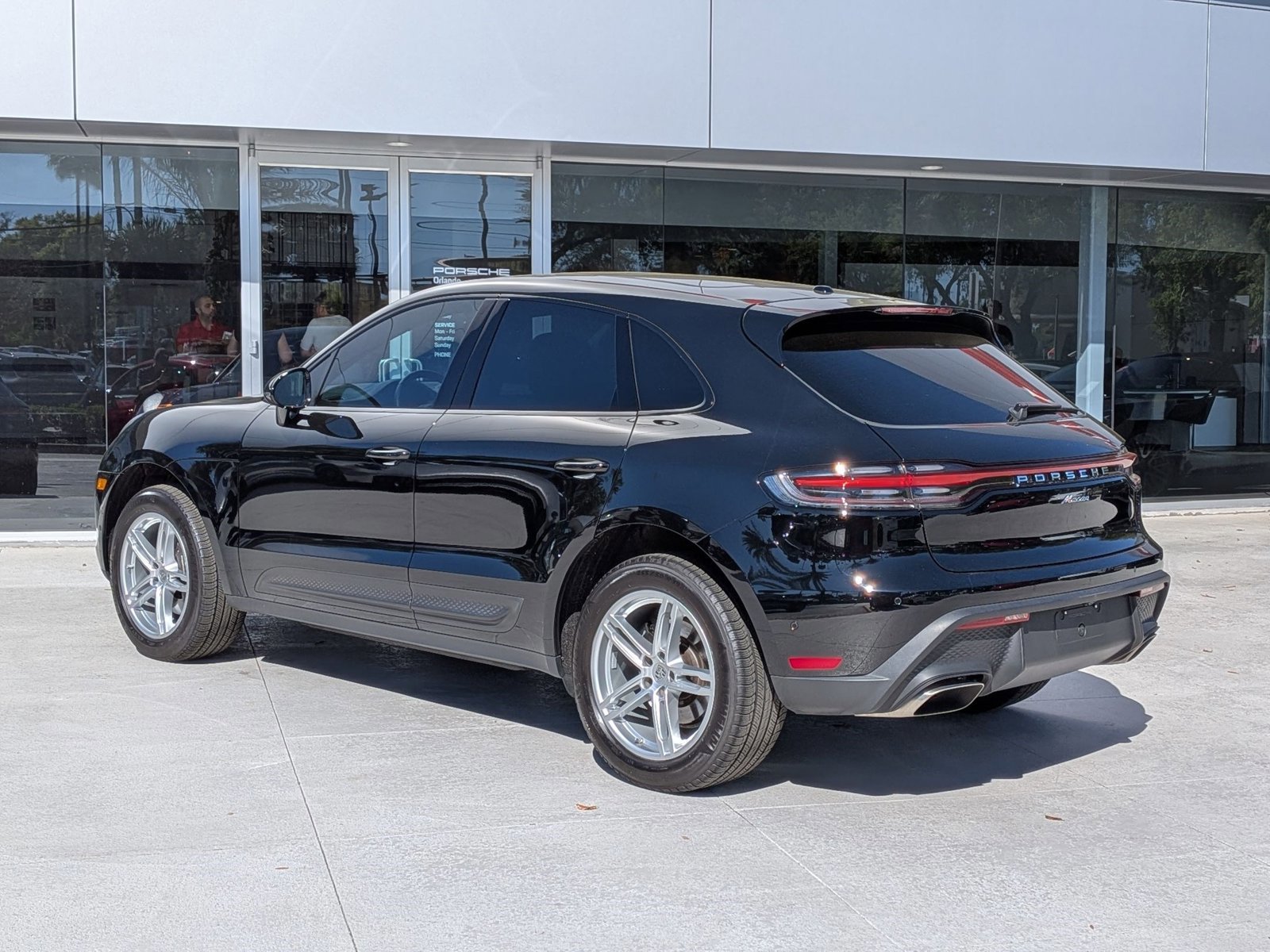 Certified 2023 Porsche Macan AWD/4WD image 3