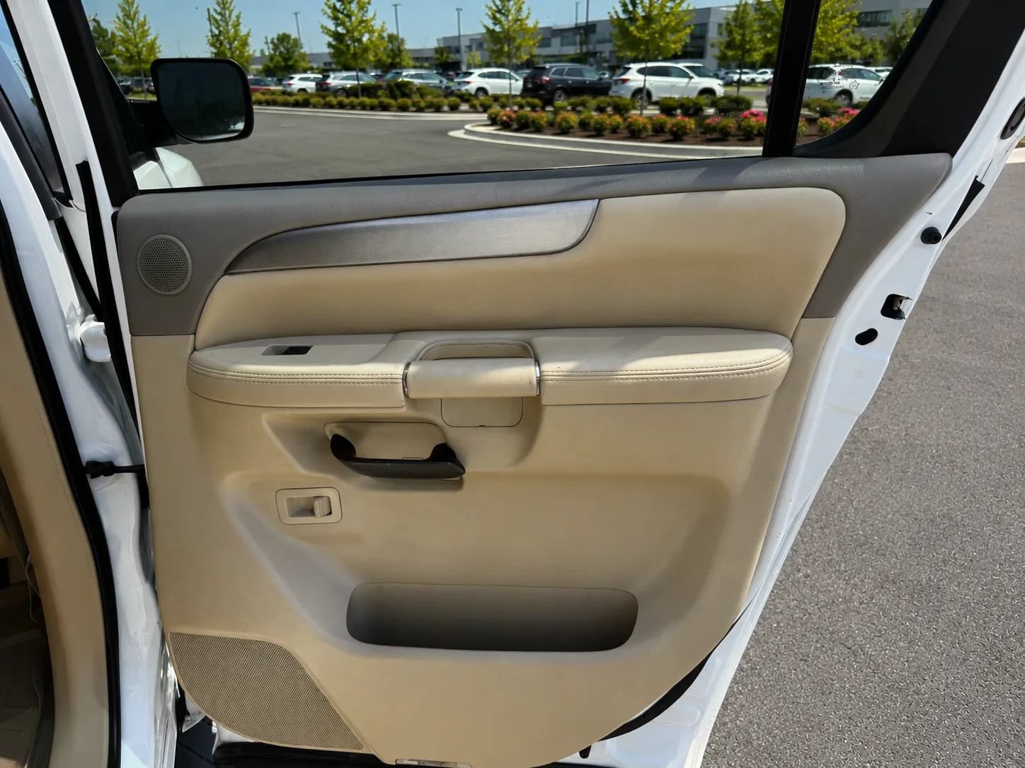 Used 2009 Nissan Armada SE RWD image 25