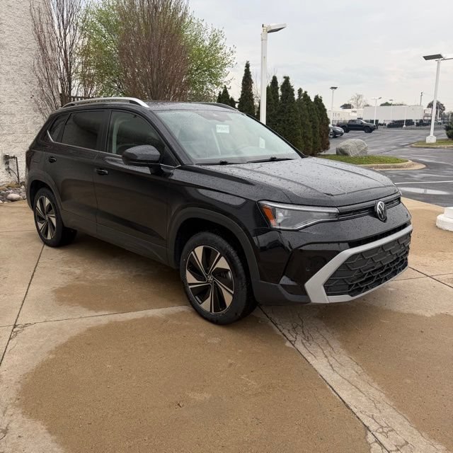 Used 2025 Volkswagen Taos SE AWD/4WD image 7