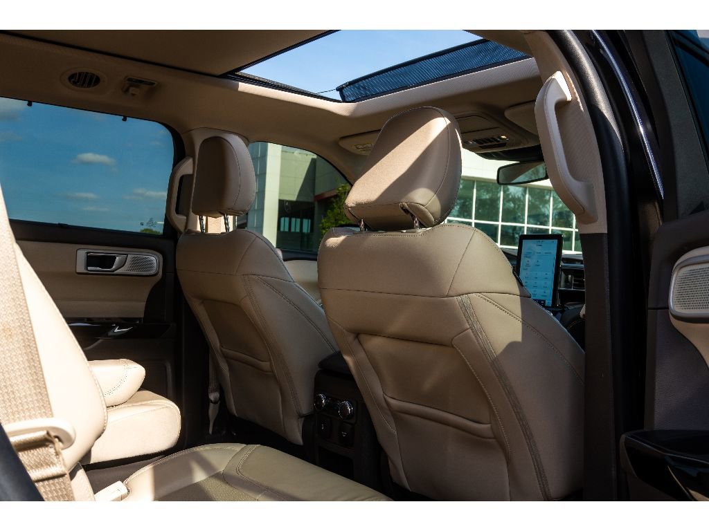Used 2021 Ford Explorer Platinum w/ Equipment Group 601A image 18