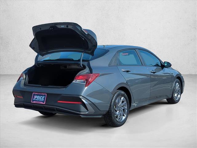 Used 2024 Hyundai Elantra SEL image 5