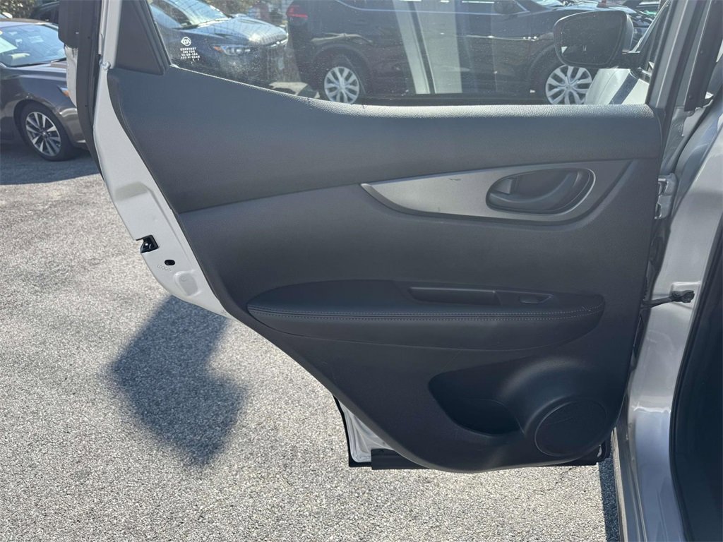 Used 2020 Nissan Rogue Sport S image 9