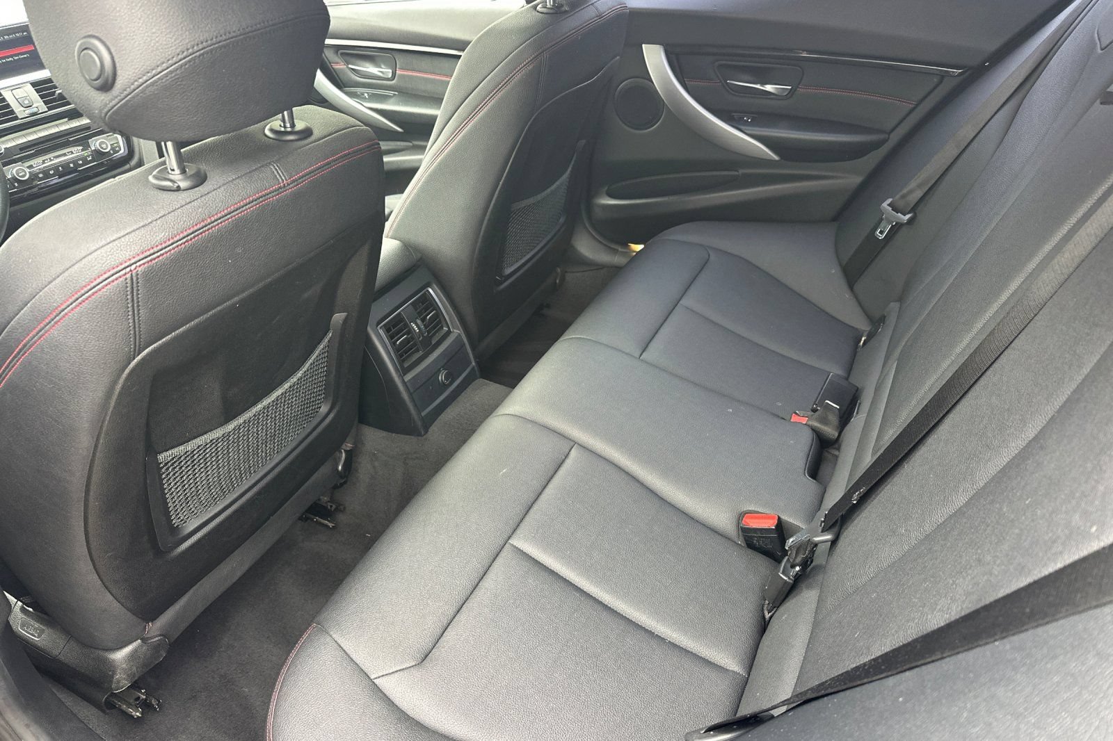 Used 2018 BMW 330i Sedan w/ Convenience Package RWD image 14