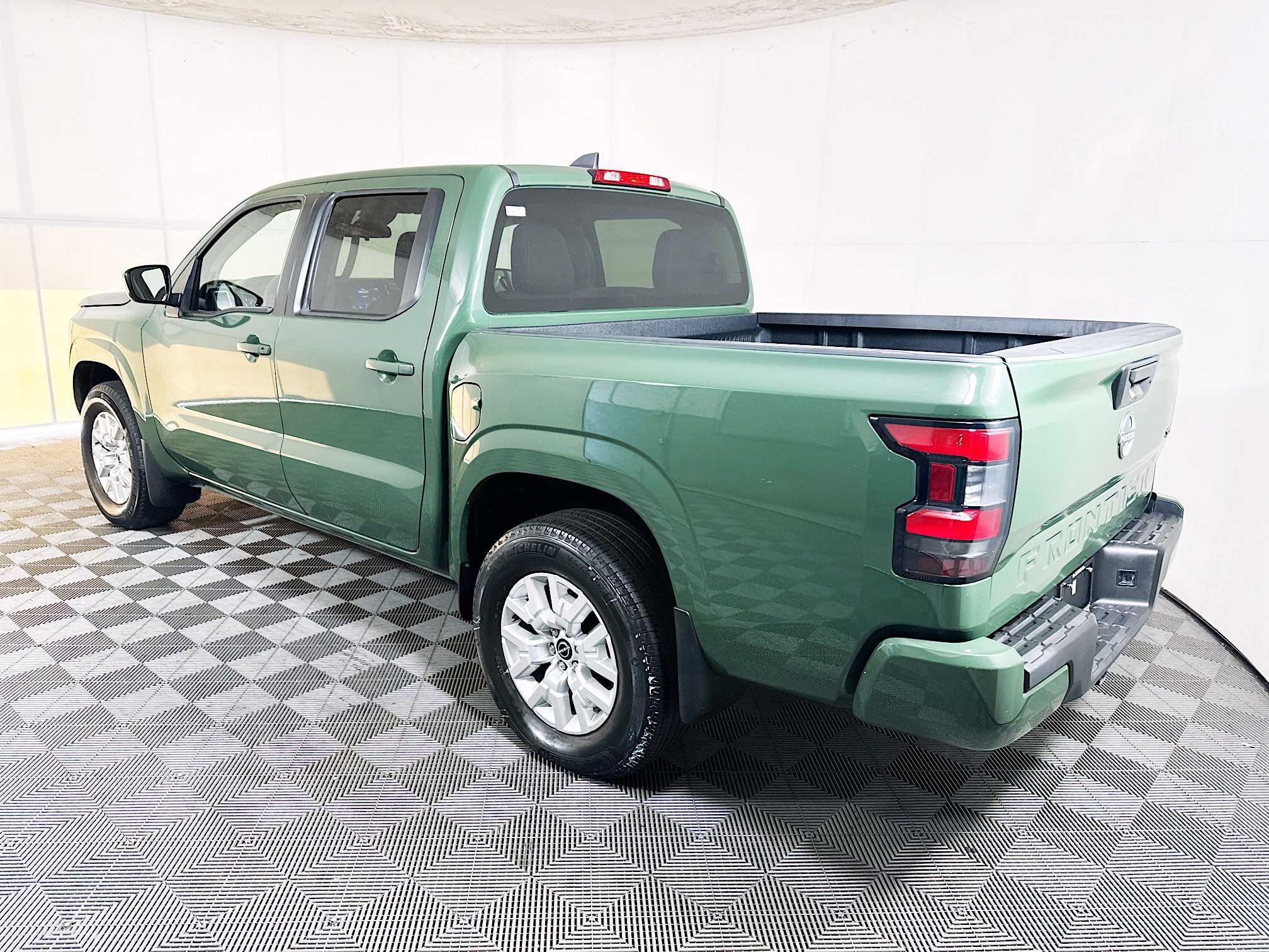 Used 2023 Nissan Frontier SV w/ Tow Package RWD image 5