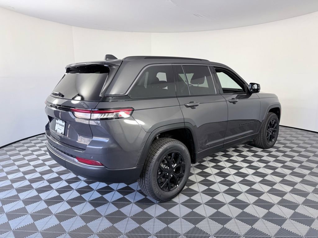 New 2026 Jeep Grand Cherokee Altitude image 6