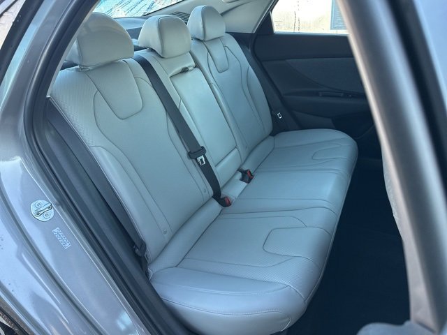 Used 2023 Hyundai Elantra Limited image 38