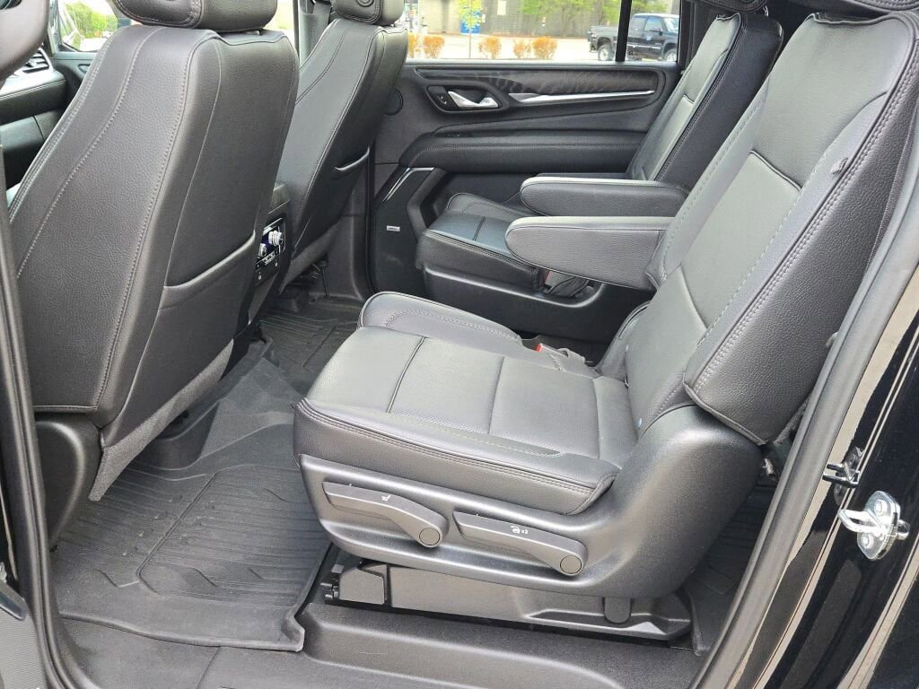 Used 2023 GMC Yukon XL Denali AWD/4WD image 19