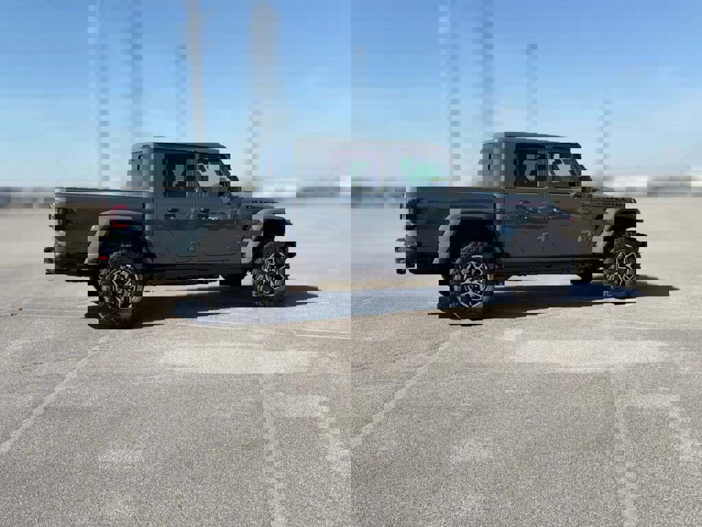 New 2025 Jeep Gladiator Rubicon image 13