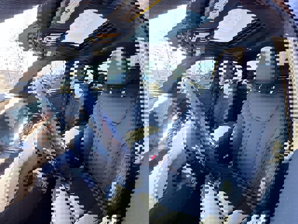 Used 2022 BMW 330e 330e iPerformance w/ M Sport Package image 10