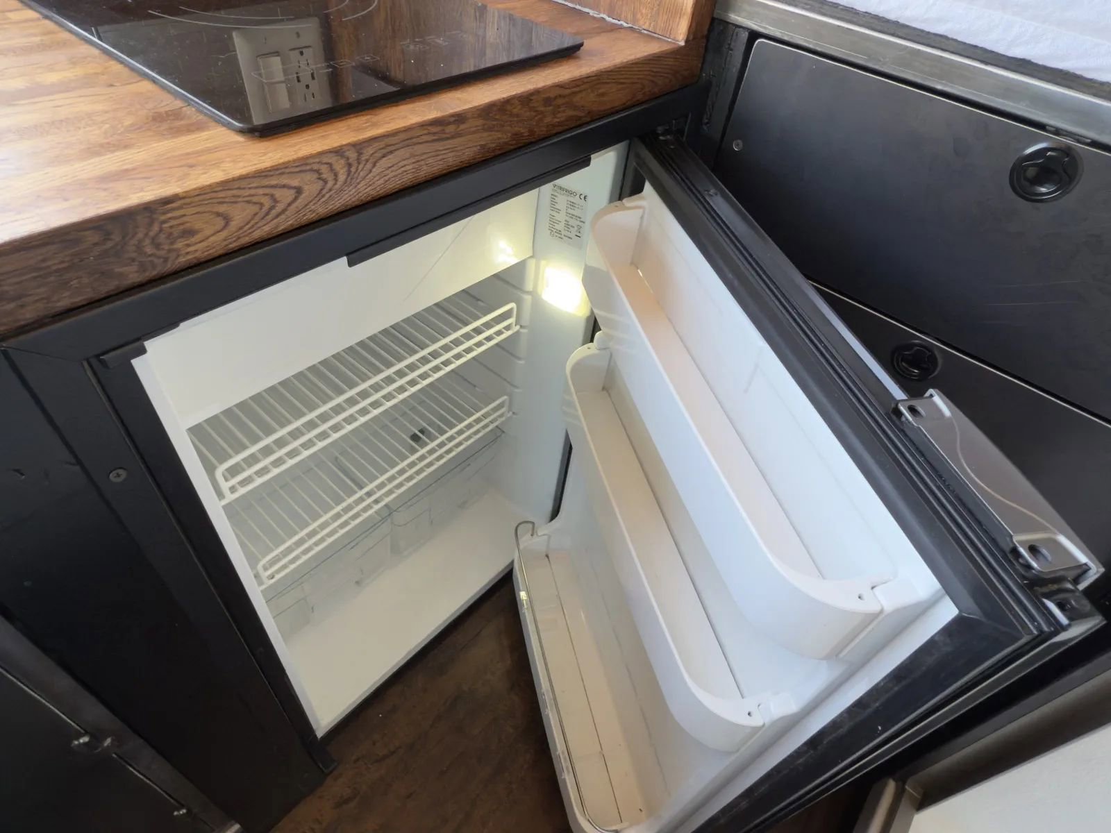 Used 2014 Mercedes-Benz Sprinter 2500 image 35