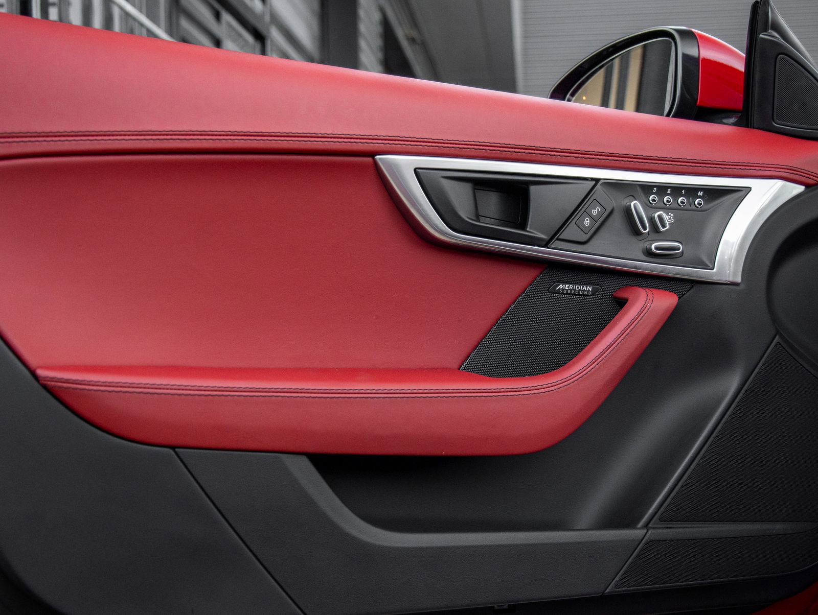 Used 2018 Jaguar F-TYPE R image 21