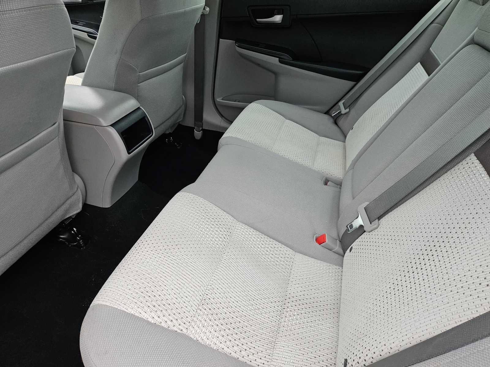 Used 2014 Toyota Camry L FWD image 26