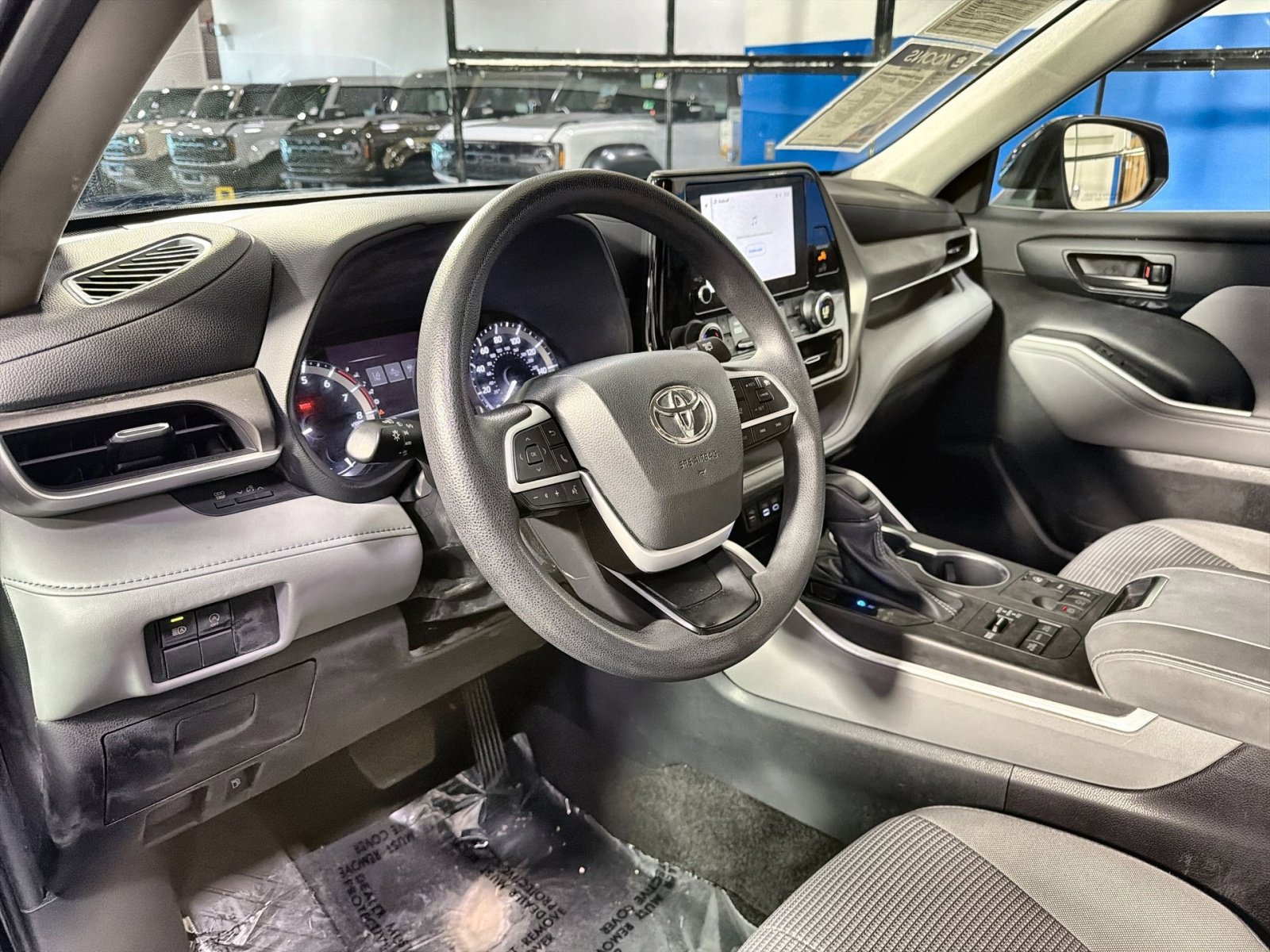 Used 2023 Toyota Highlander L AWD/4WD image 21