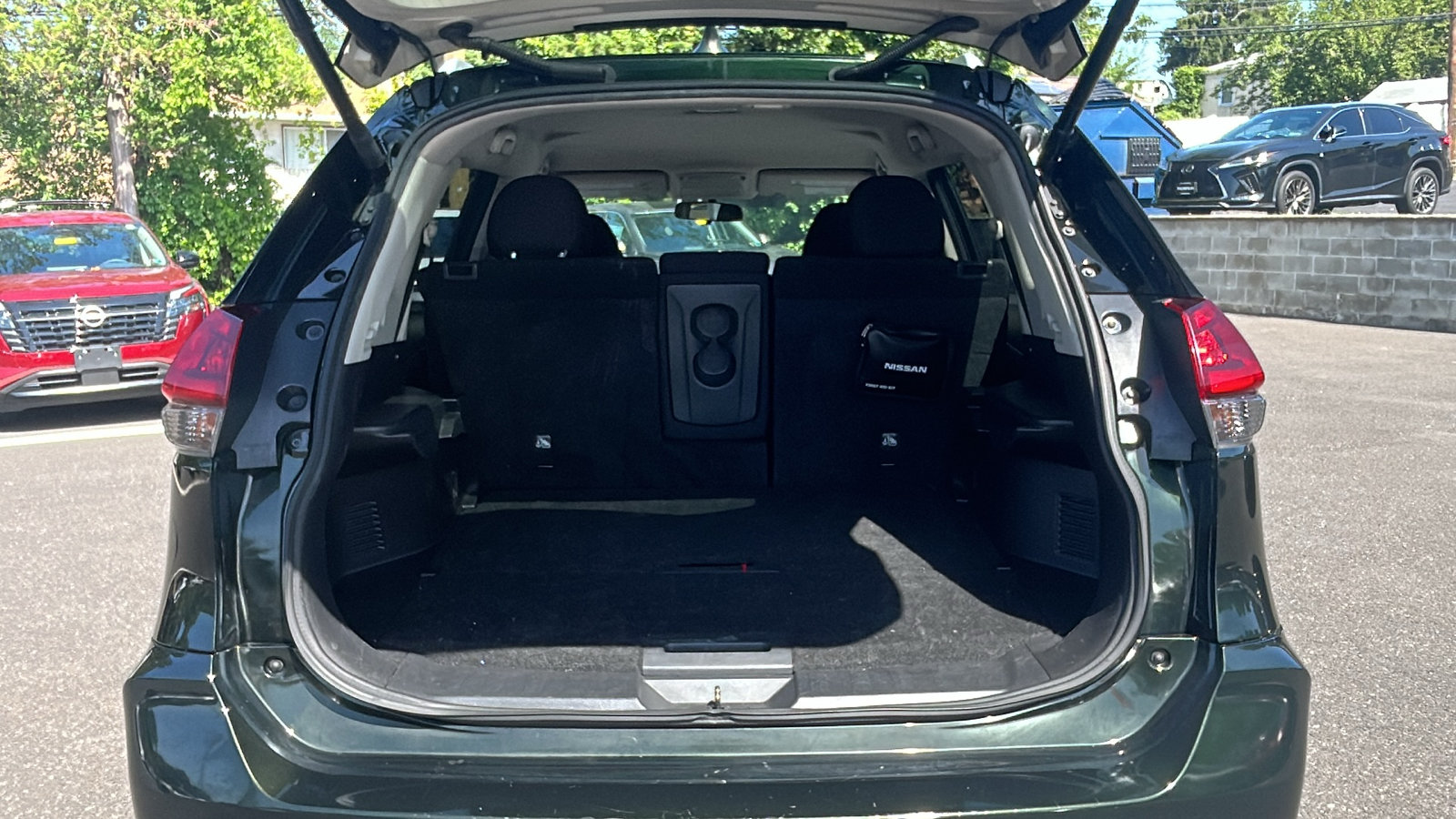Used 2018 Nissan Rogue SV AWD/4WD image 7